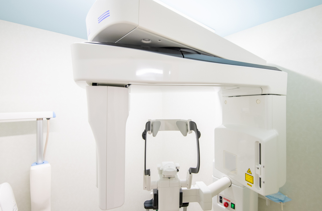 精密な診査に使用する歯科用CT・レントゲン装置
